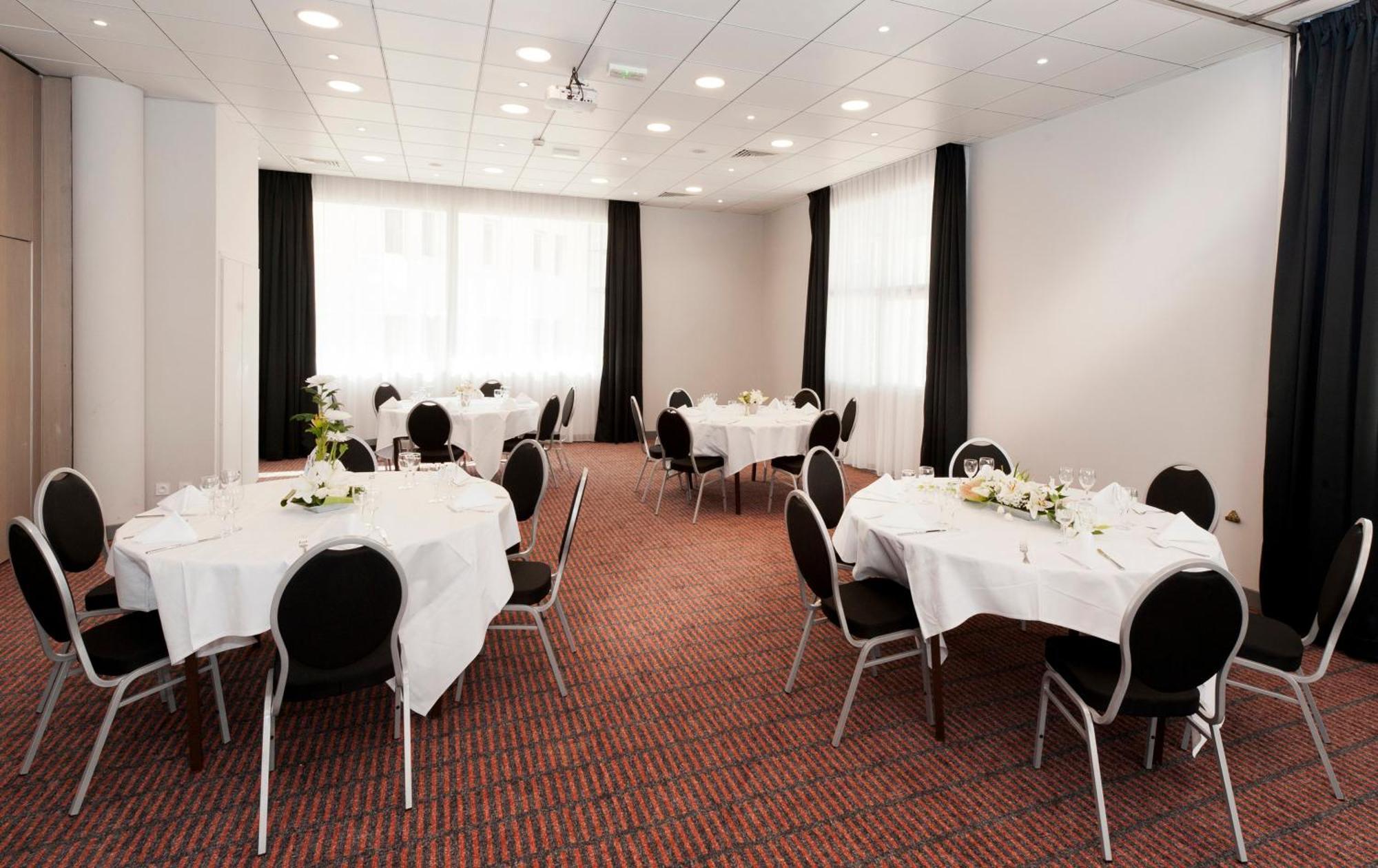 Holiday Inn Toulon City Centre By Ihg Exterior photo