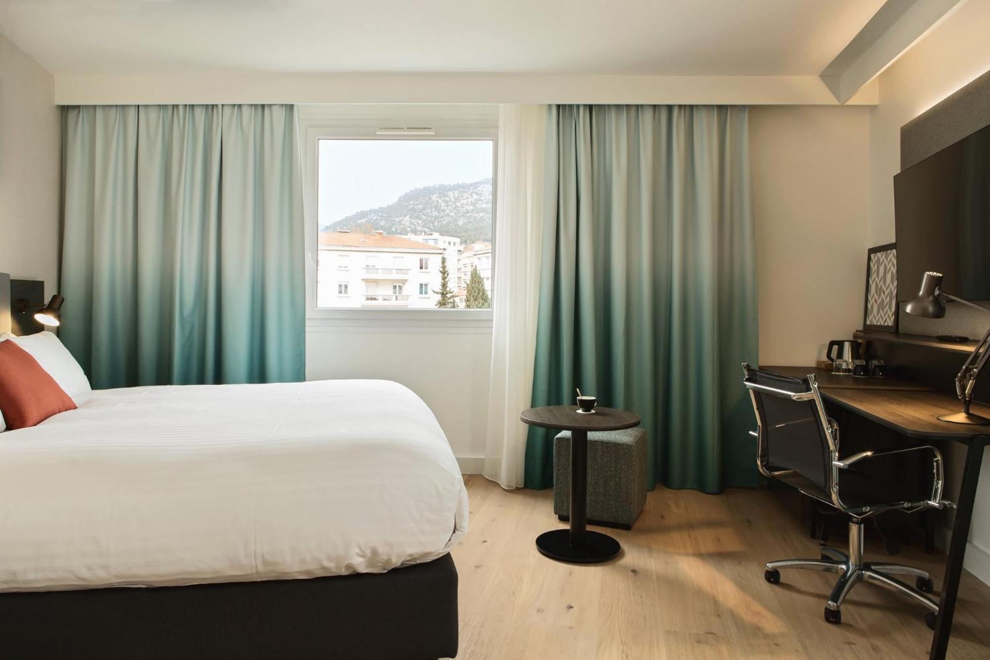 Holiday Inn Toulon City Centre By Ihg Exterior photo