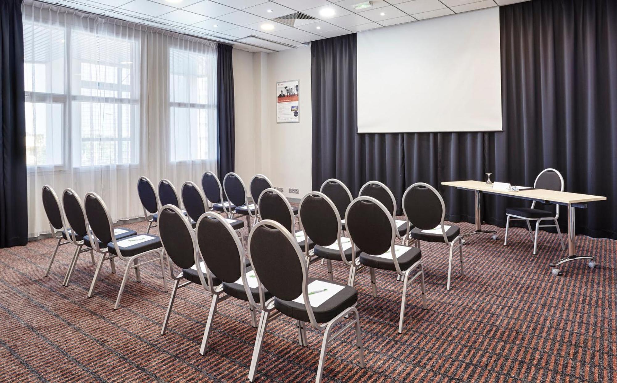 Holiday Inn Toulon City Centre By Ihg Exterior photo