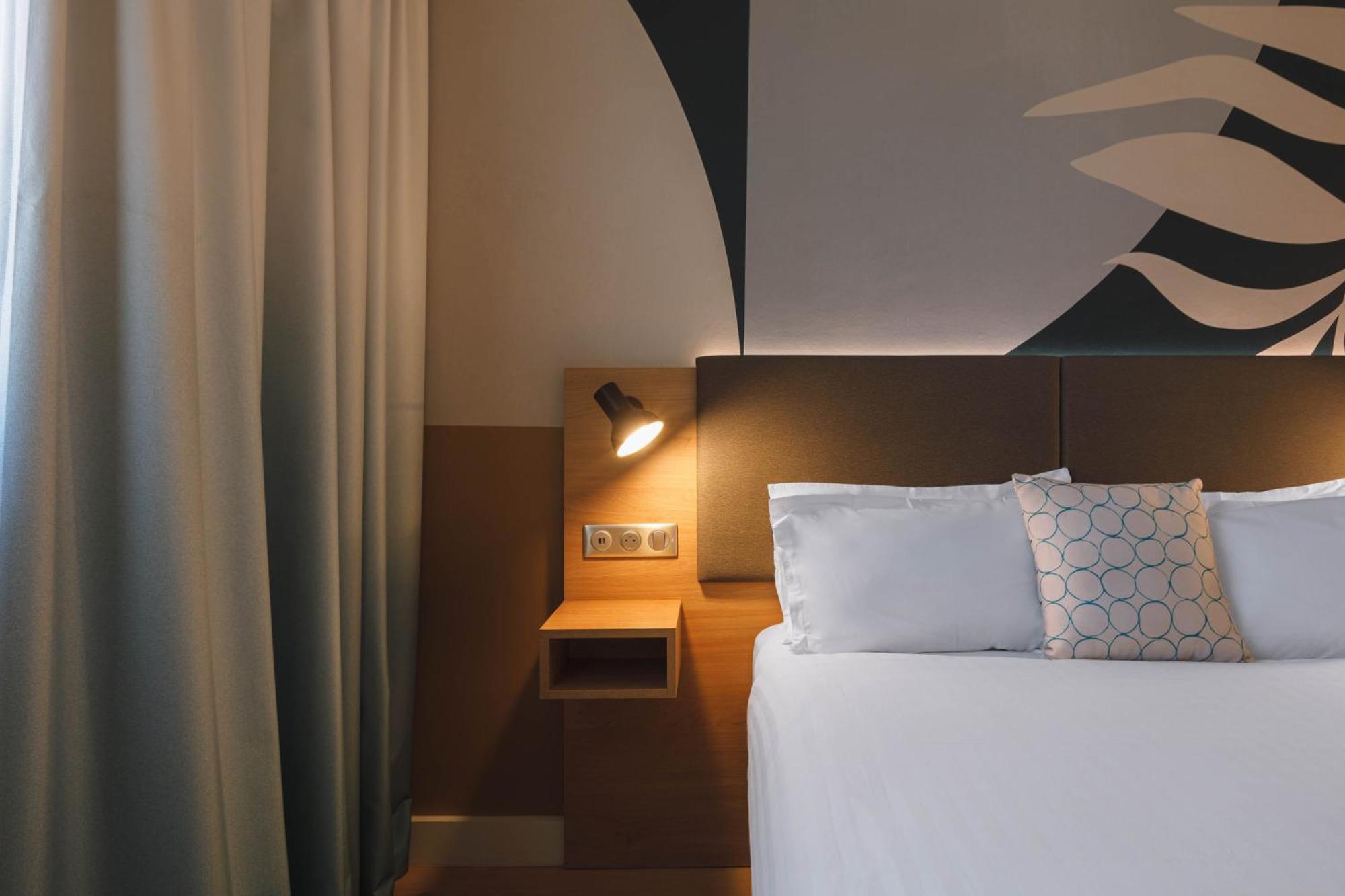 Holiday Inn Toulon City Centre By Ihg Exterior photo