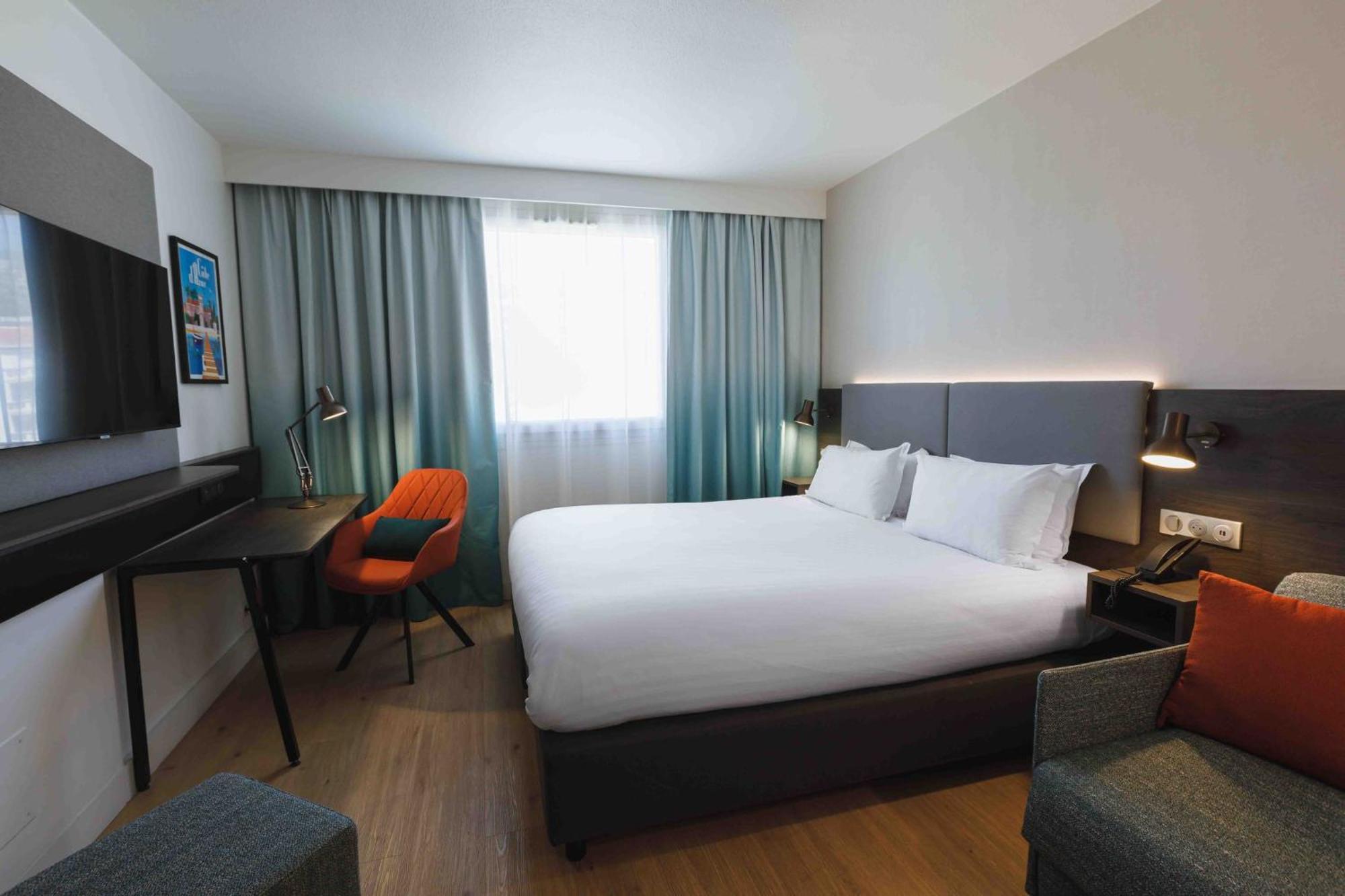 Holiday Inn Toulon City Centre By Ihg Exterior photo