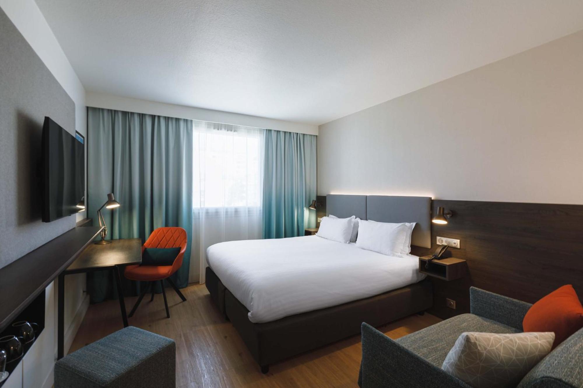 Holiday Inn Toulon City Centre By Ihg Exterior photo