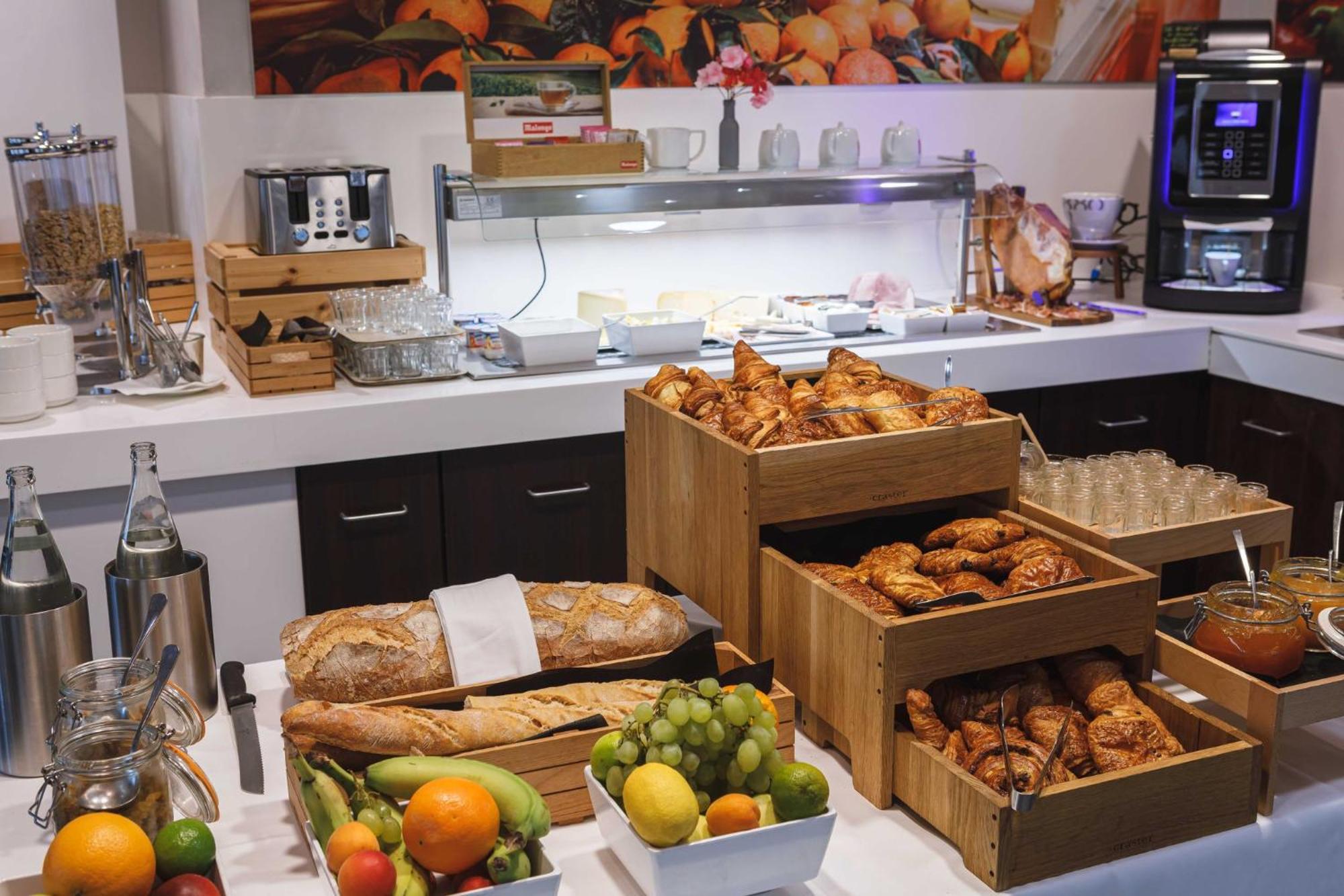 Holiday Inn Toulon City Centre By Ihg Exterior photo