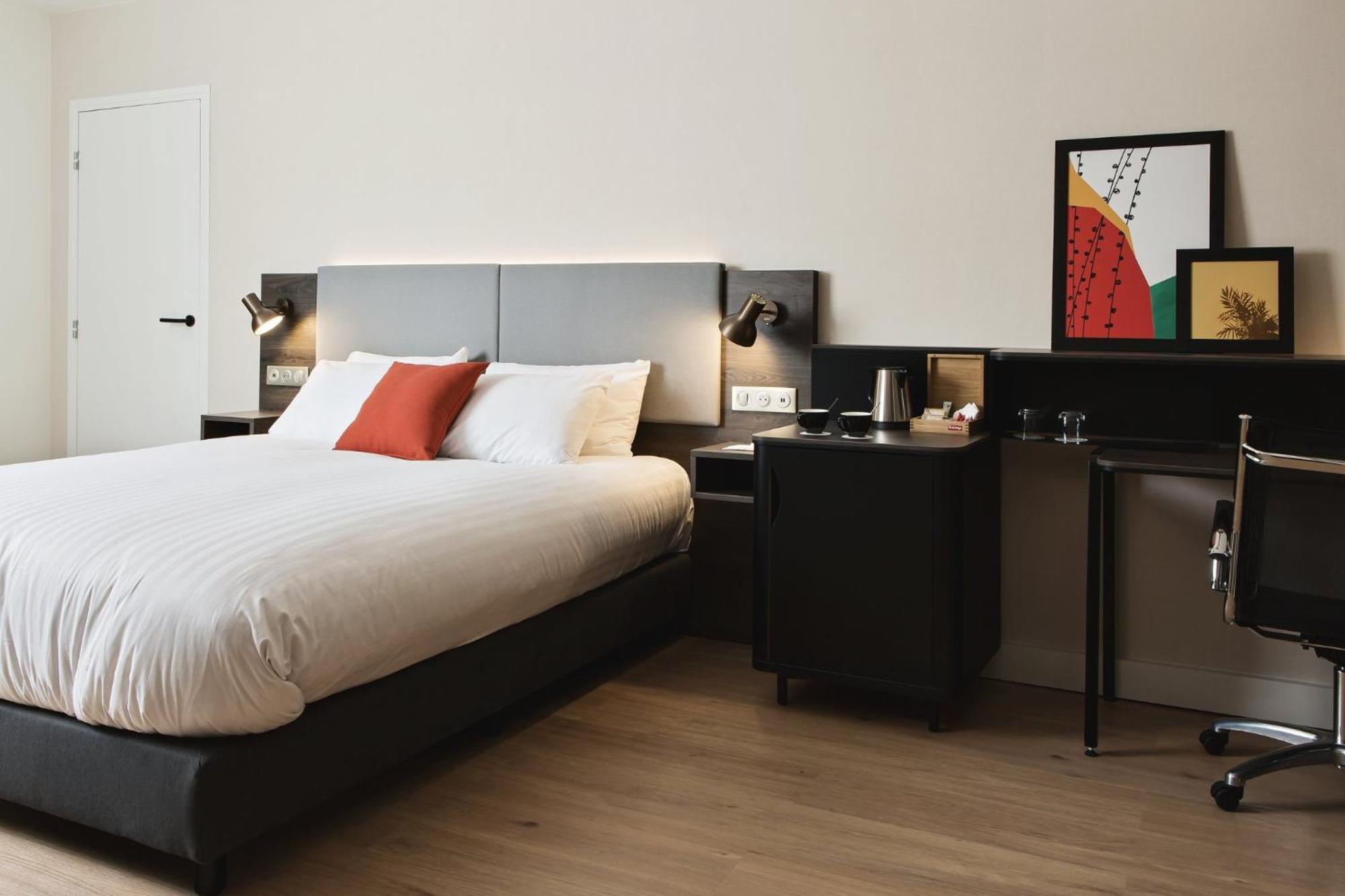Holiday Inn Toulon City Centre By Ihg Exterior photo